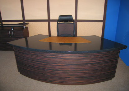 Стол офисный камень и кожа